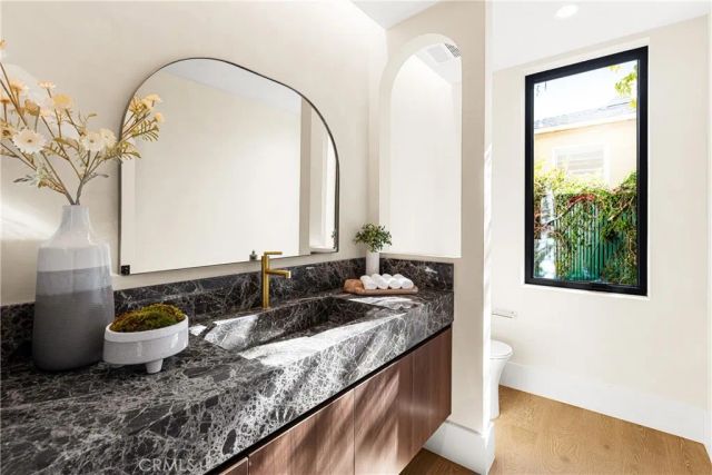 4018 Coldwater Canyon Avenue, Studio City, CA 91604