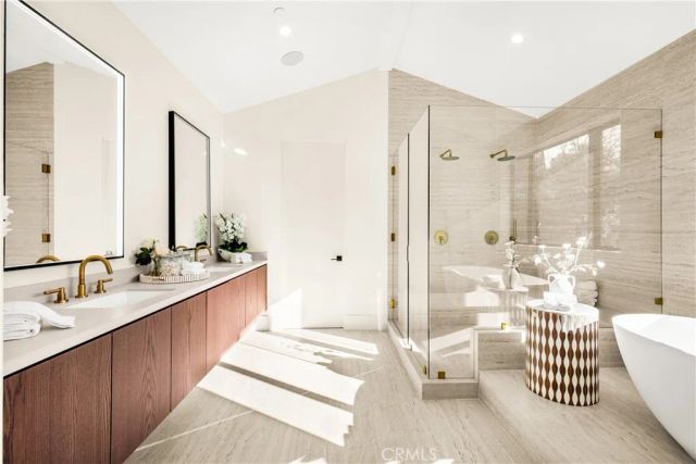 4018 Coldwater Canyon Avenue, Studio City, CA 91604