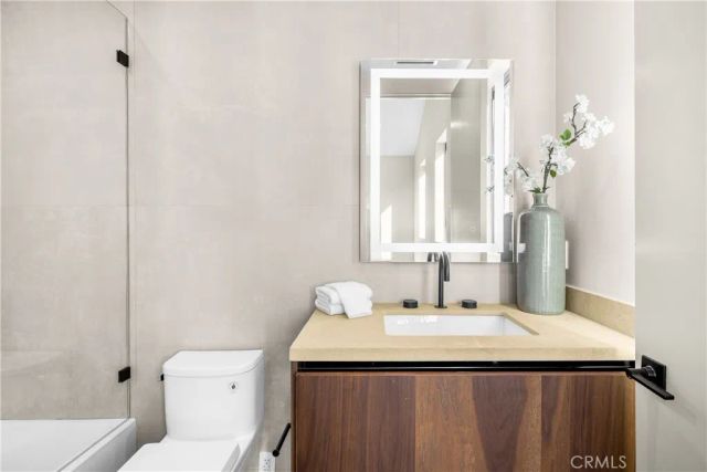 4018 Coldwater Canyon Avenue, Studio City, CA 91604