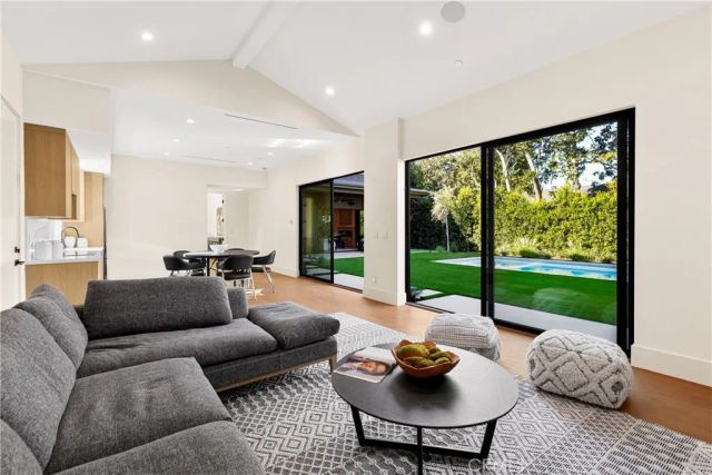 4018 Coldwater Canyon Avenue, Studio City, CA 91604