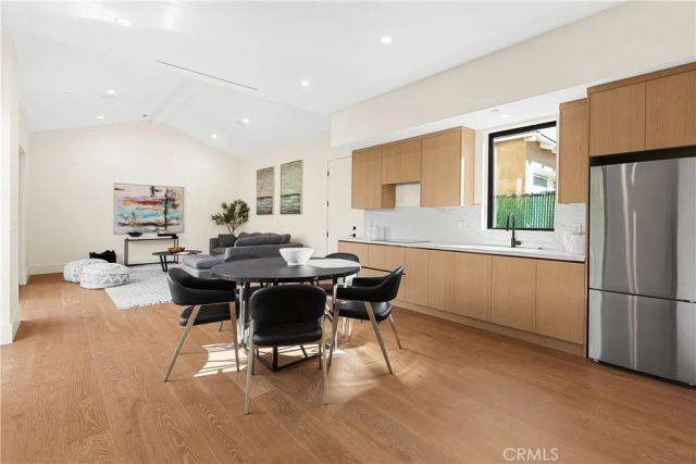 4018 Coldwater Canyon Avenue, Studio City, CA 91604