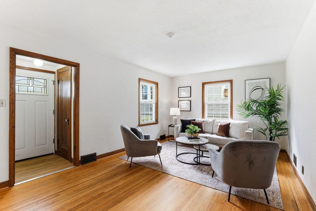 1873 Hawthorne Avenue E, Saint Paul, MN 55119 — photo 2