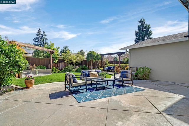 2415 Crestline Rd, Pleasanton, CA 94566