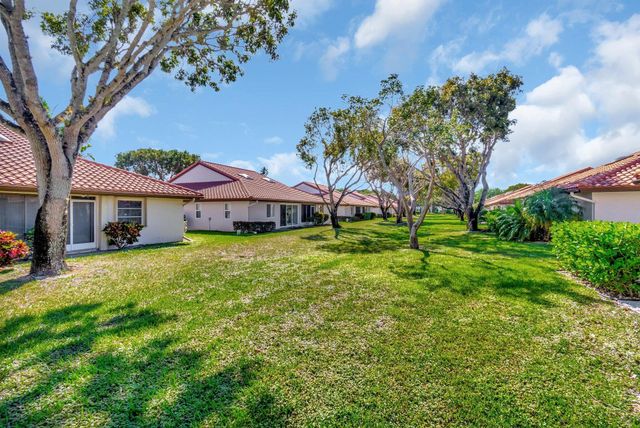 6100 Waldwick Circle, Delray Beach, FL 33484