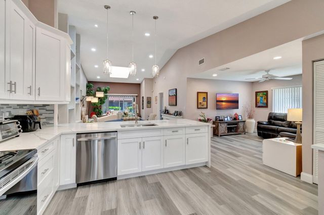 6100 Waldwick Circle, Delray Beach, FL 33484