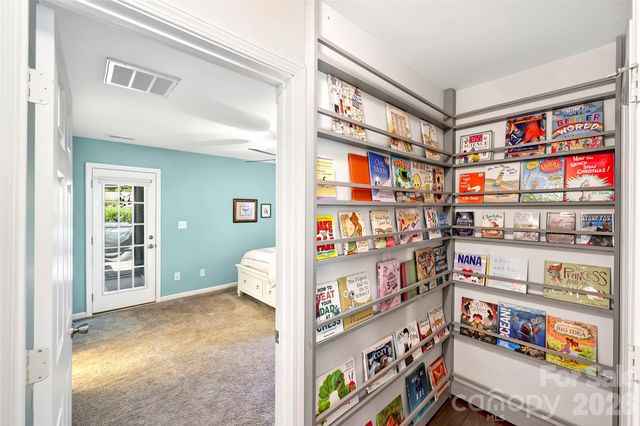 605 Silversmith Lane, Charlotte, NC 28270