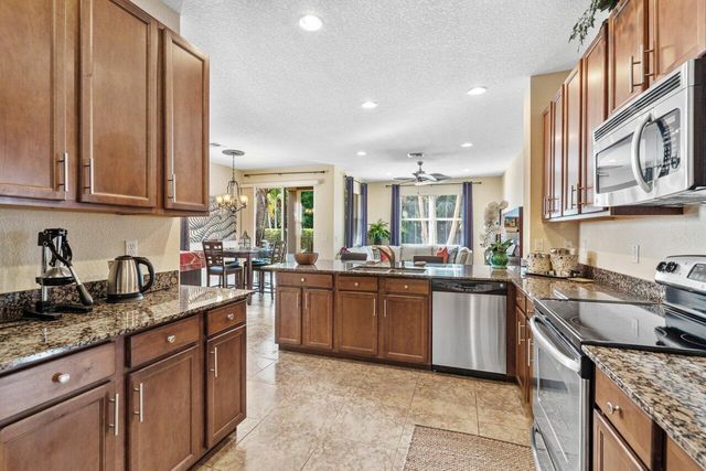 5009 Dulce Court, Palm Beach Gardens, FL 33418