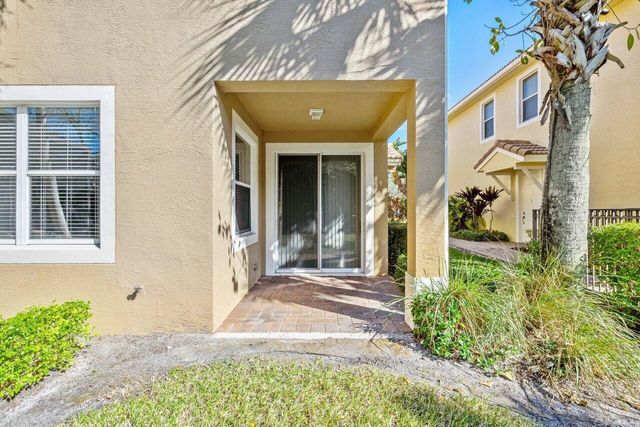 5009 Dulce Court, Palm Beach Gardens, FL 33418