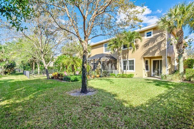 5009 Dulce Court, Palm Beach Gardens, FL 33418