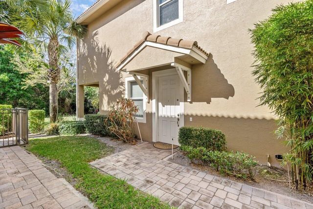 5009 Dulce Court, Palm Beach Gardens, FL 33418