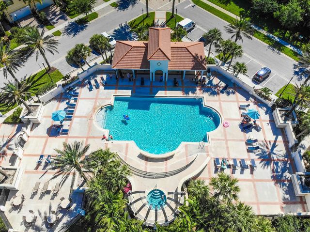 5009 Dulce Court, Palm Beach Gardens, FL 33418