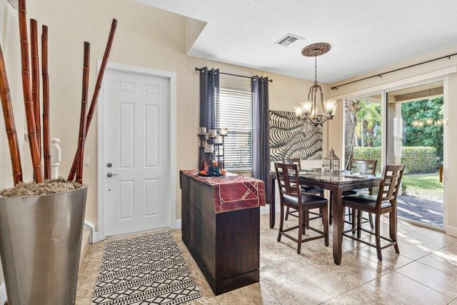 5009 Dulce Court, Palm Beach Gardens, FL 33418