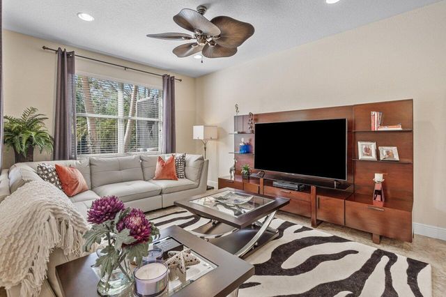 5009 Dulce Court, Palm Beach Gardens, FL 33418