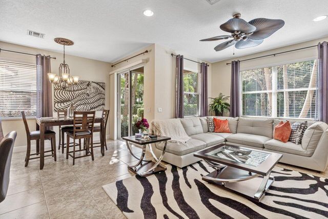 5009 Dulce Court, Palm Beach Gardens, FL 33418