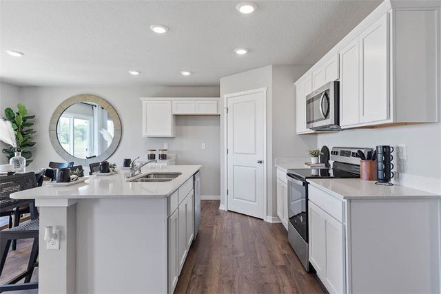 2480 SE Fox Valley Drive, West Des Moines, IA 50265
