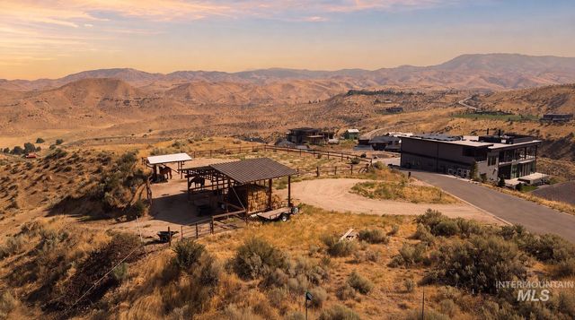5059 N Becker Ridge Ln, Boise, ID 83702