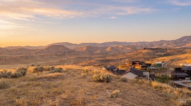 5059 N Becker Ridge Ln, Boise, ID 83702
