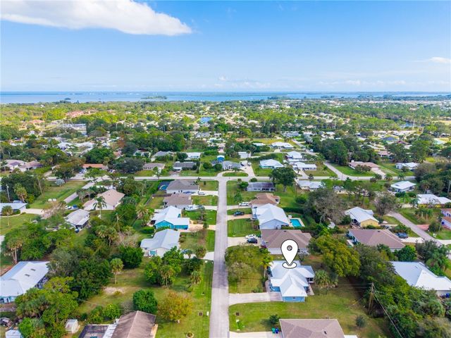 441 Avocado Avenue, Sebastian, FL 32958