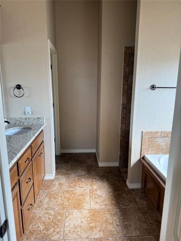 5225 Horizon Boulevard, Yukon, OK 73099