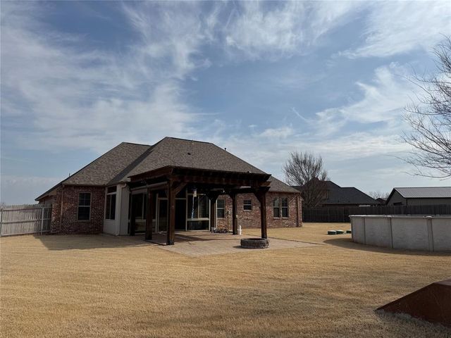 5225 Horizon Boulevard, Yukon, OK 73099