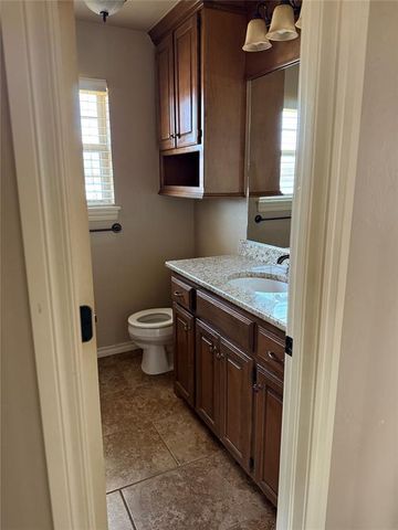 5225 Horizon Boulevard, Yukon, OK 73099