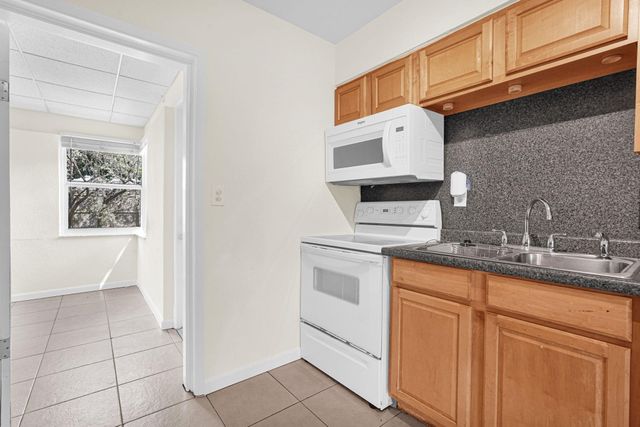 261 NE 45th Street, Oakland Park, FL 33334