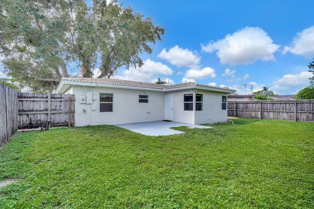 261 NE 45th Street, Oakland Park, FL 33334