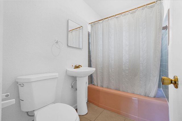 261 NE 45th Street, Oakland Park, FL 33334