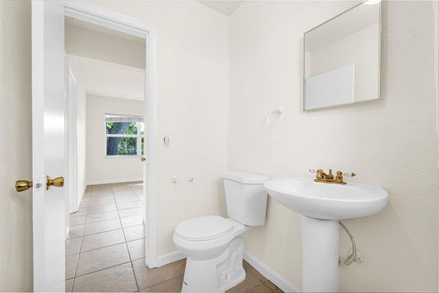 261 NE 45th Street, Oakland Park, FL 33334