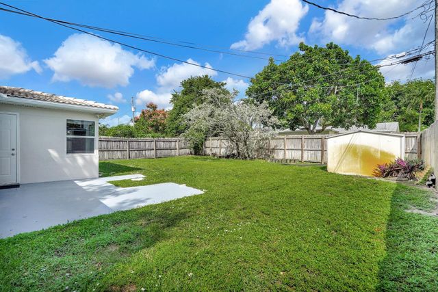 261 NE 45th Street, Oakland Park, FL 33334