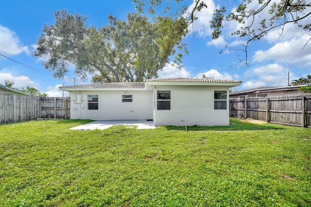 261 NE 45th Street, Oakland Park, FL 33334