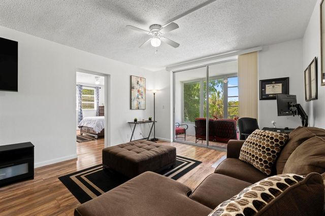 5275 NW 10th Court 305, Plantation, FL 33313