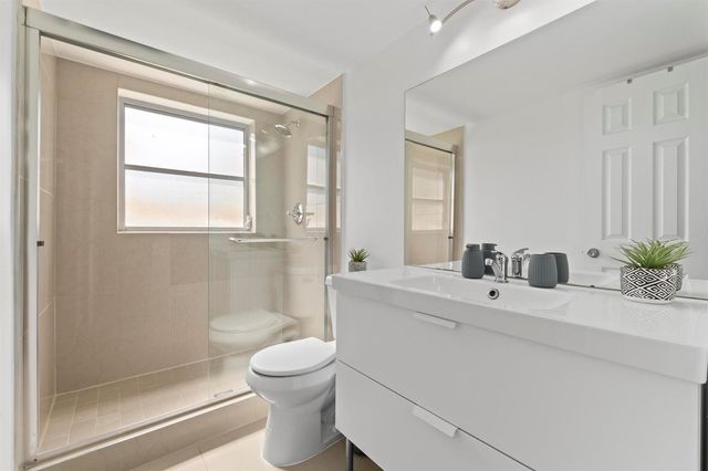 5275 NW 10th Court 305, Plantation, FL 33313