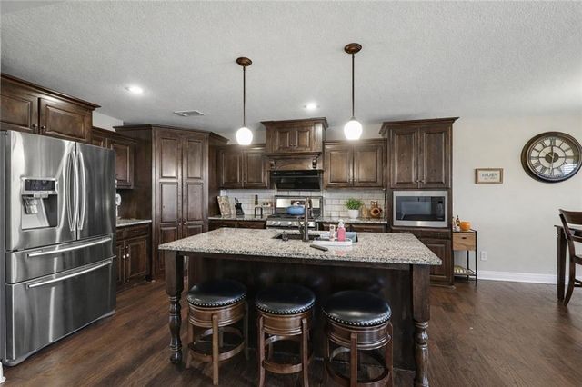 10810 N Virginia Avenue, Kansas City, MO 64155