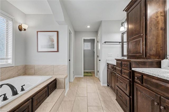 10810 N Virginia Avenue, Kansas City, MO 64155