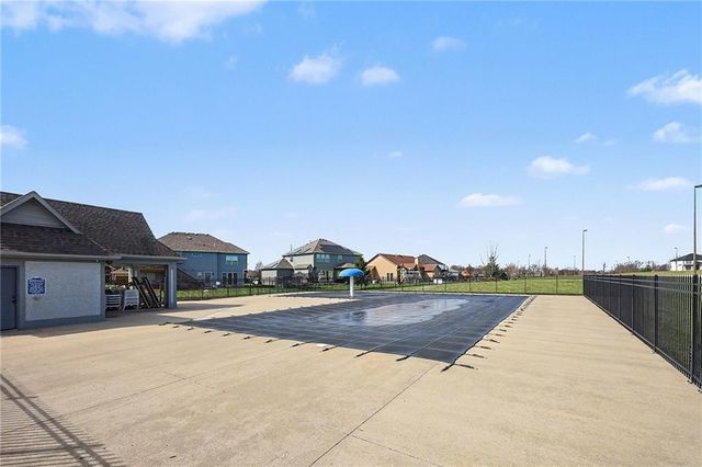 10810 N Virginia Avenue, Kansas City, MO 64155