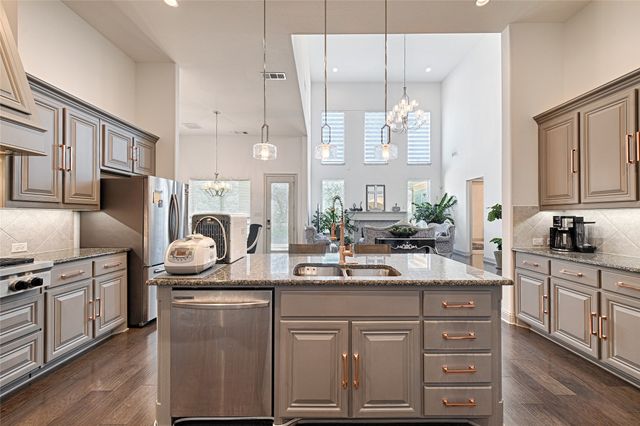 7001 Schubert, Colleyville, TX 76034