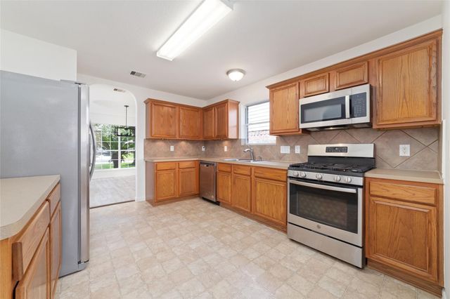 32315 Golden Oak Park, Conroe, TX 77385