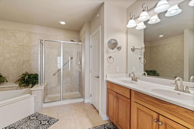 1001 The Cape 44, Horseshoe Bay, TX 78657