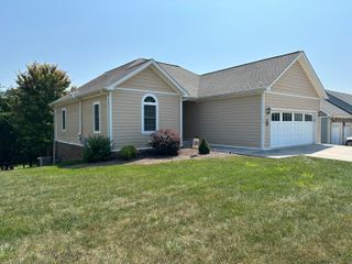 1057 Barrow Hills DR, Huddleston, VA 24104