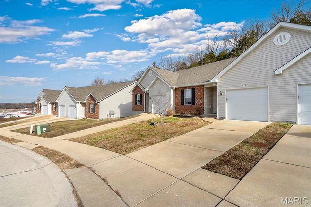 1735 Lexington Place, Herculaneum, MO 63048