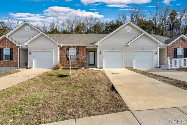 1735 Lexington Place, Herculaneum, MO 63048