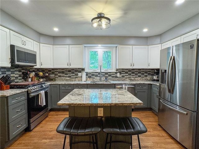 442 Eastview Avenue, Somerset, MA 02726