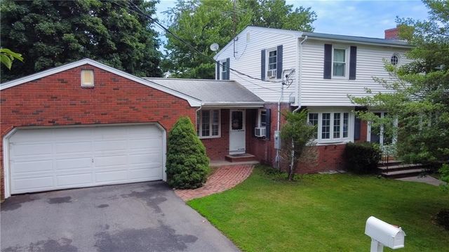 442 Eastview Avenue, Somerset, MA 02726