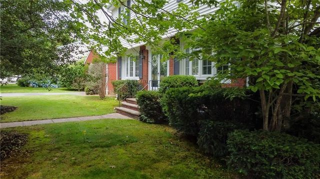 442 Eastview Avenue, Somerset, MA 02726