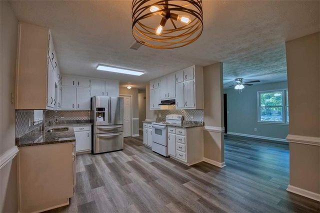 402 Trotters Ridge, Lawrenceville, GA 30043