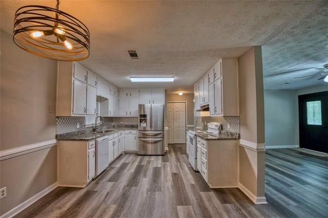 402 Trotters Ridge, Lawrenceville, GA 30043