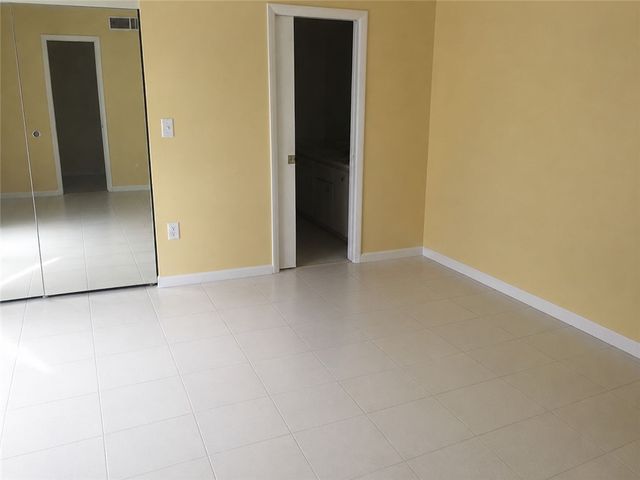 1170 6th Avenue 2D, Vero Beach, FL 32960