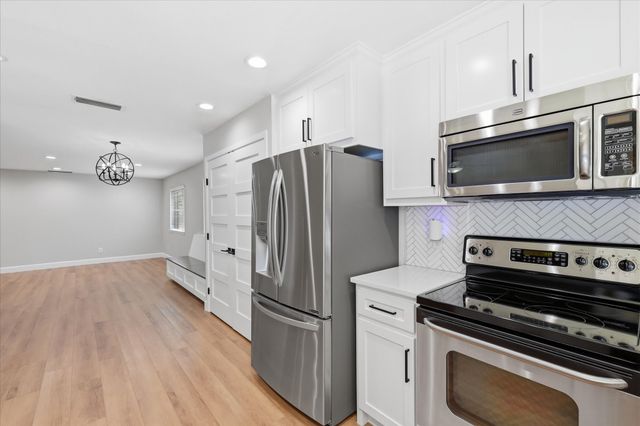 2117 Via Estrada, Carrollton, TX 75006