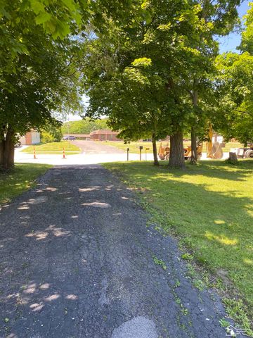14295 Reeck Road, Southgate, MI 48195